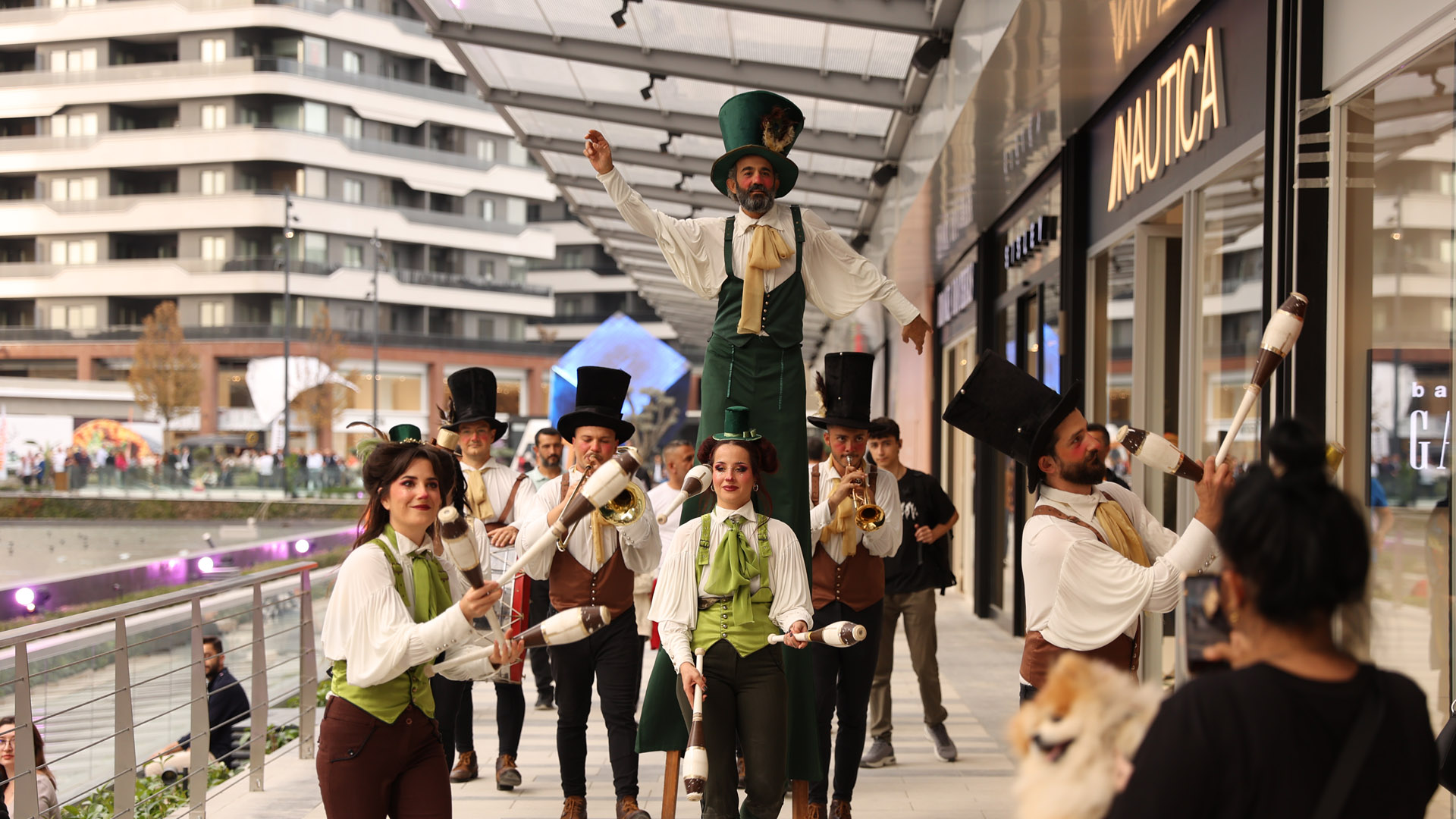 DasDas Performans Sanatları Merkezi ile HUPALUPA Aile Eğlence alanını  Downtown Bursa'da